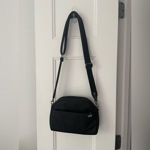 Lo & Sons Nouvelle crossbody bag